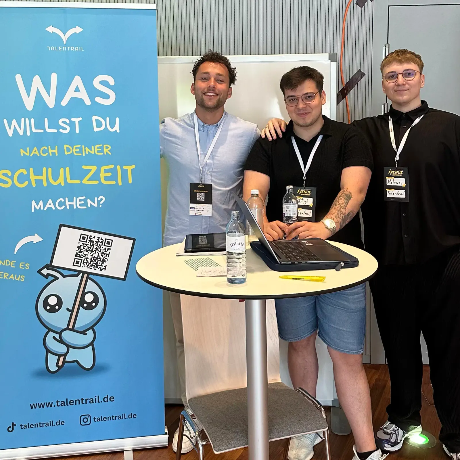 Das Fog-Ninja-Team am Talentrail-Stand, dem Projekt hinter dem Dashboard